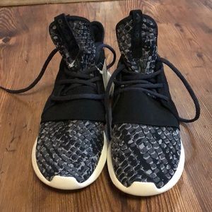 Adidas Women Tubular Defiant NWOB sz 7